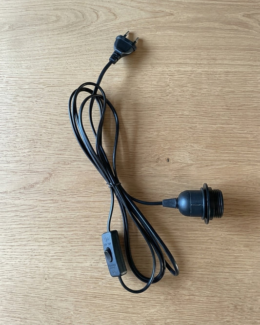Cable eléctrico negro